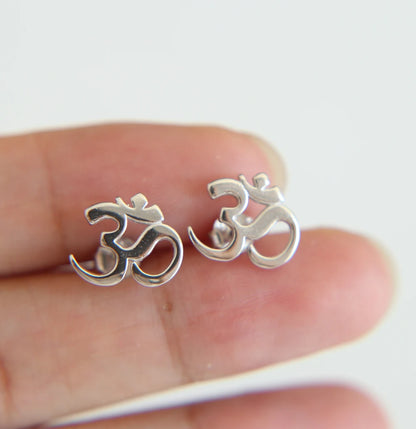 100% 925 sterling silver polished stud yoga jewelry OM ohn India symbol silver top quality earring for girl women