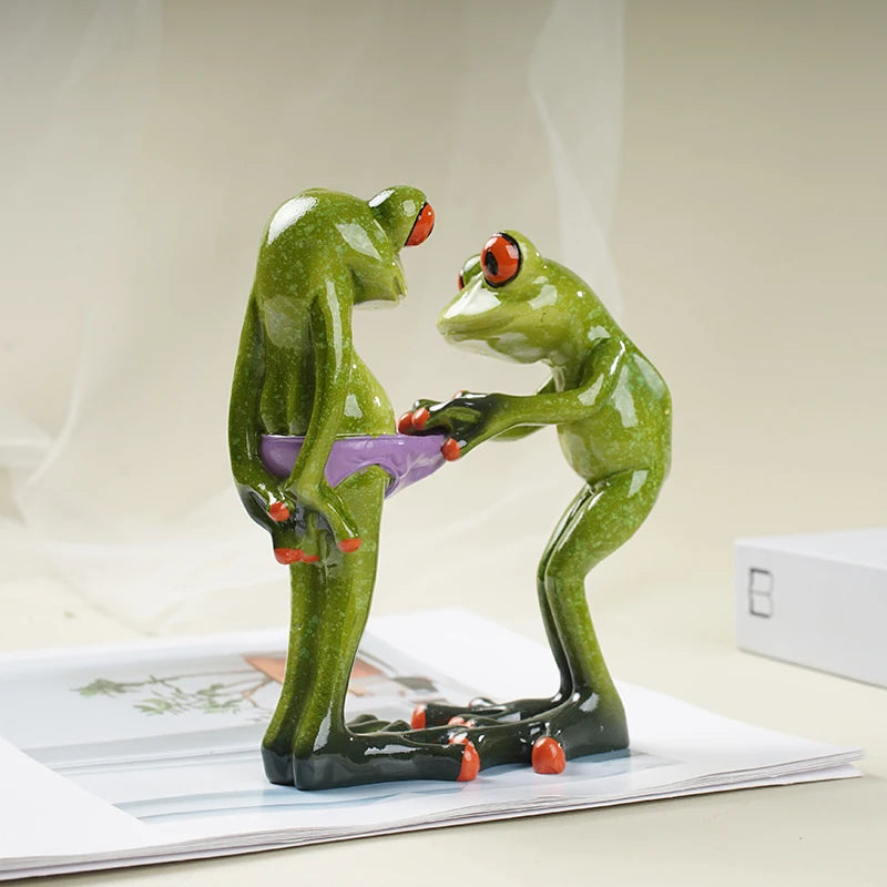 NORTHEUINS Resin Abstract Funny Frog Couple Decoration Wedding Gift Lover Figurines